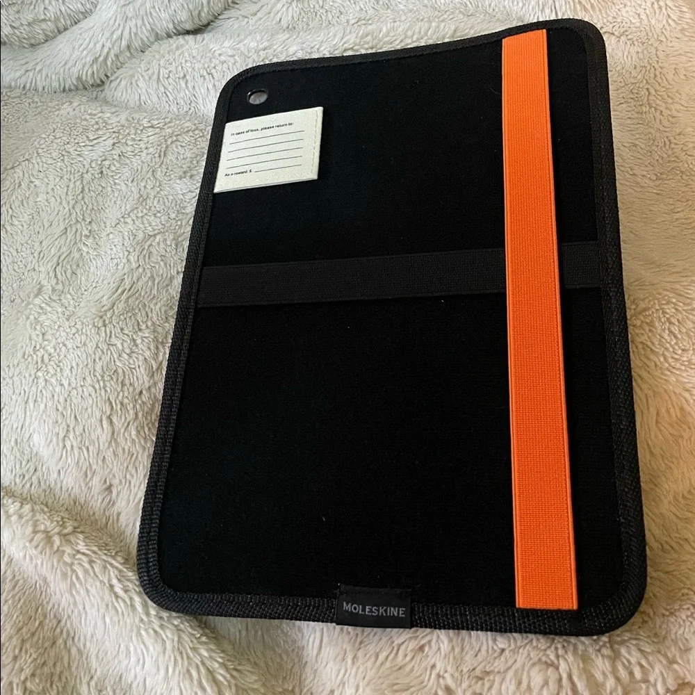 Moleskine 12” diameter for tablet/iPad, black w/ orange zipper